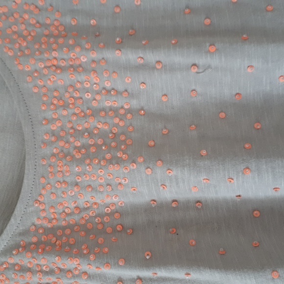 Old Navy Women's T Shirt - Picture 2 of 7